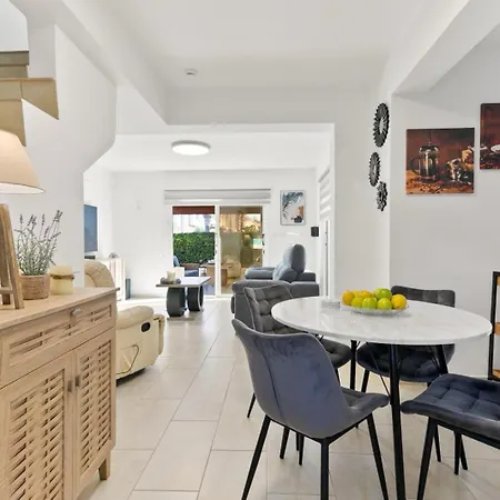 Kasandra Luxury 2 Bedroom Townhouse * Paphos