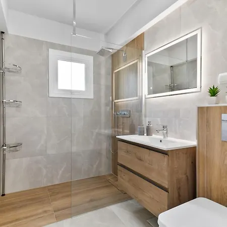 Kasandra Luxury 2 Bedroom Townhouse *