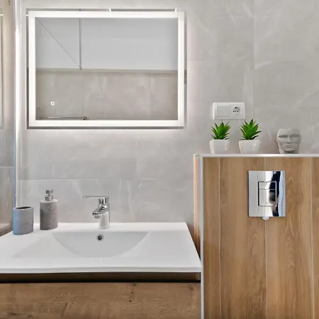 Kasandra Luxury 2 Bedroom Townhouse Apartment *