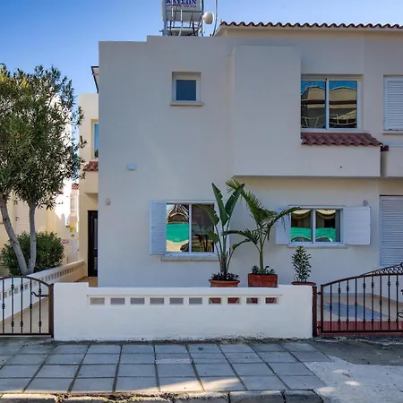Kasandra Luxury 2 Bedroom Townhouse Apartment *