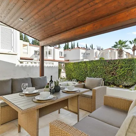 Kasandra Luxury 2 Bedroom Townhouse *