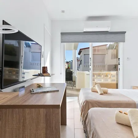 Kasandra Luxury 2 Bedroom Townhouse Apartment *