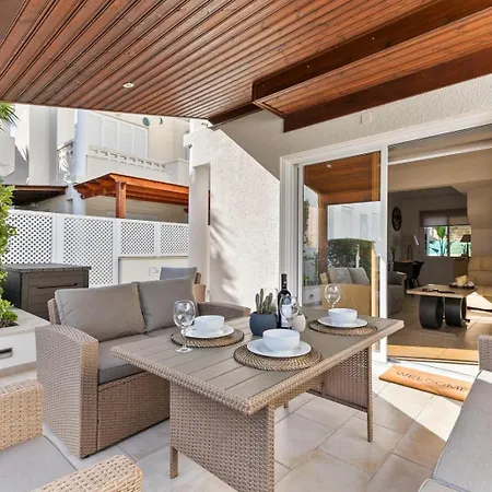 Kasandra Luxury 2 Bedroom Townhouse *